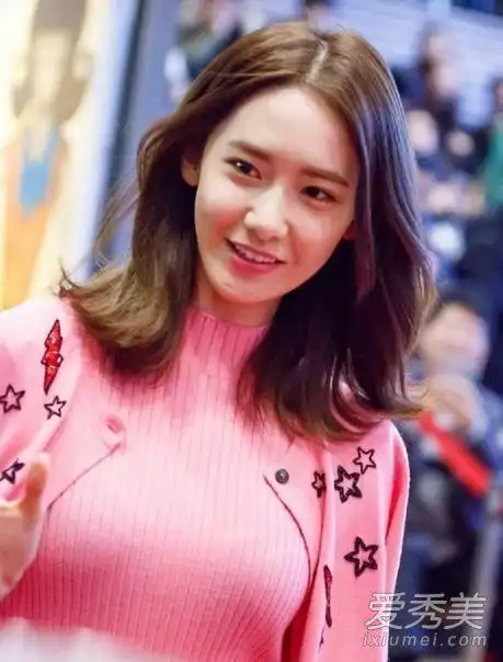 大圆脸该遮还是露?不同脸型最佳发型分析_爱美网发型