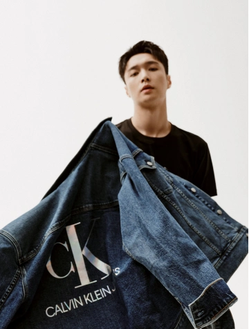 【张艺兴同款】calvin klein 男装logo铆钉扣双加盖前袋翻领牛仔外套