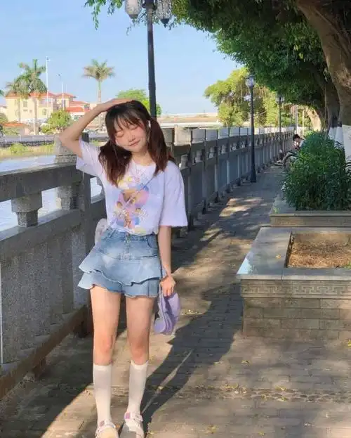 一米五小萝莉被曝出轨五六个男生父母还称没结婚不算出轨