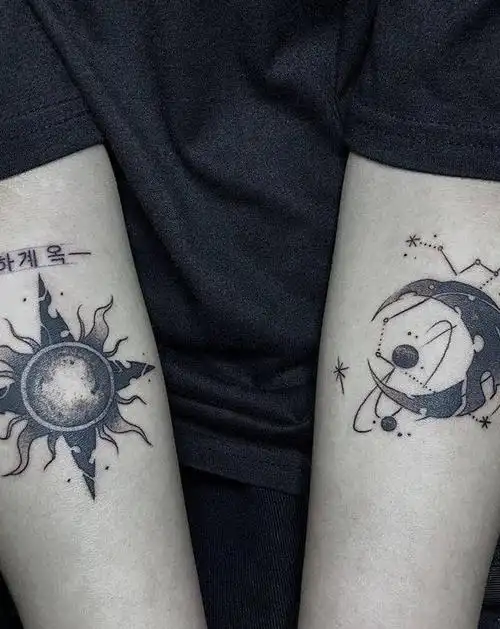 日月纹身图片_手臂点刺纹身图案