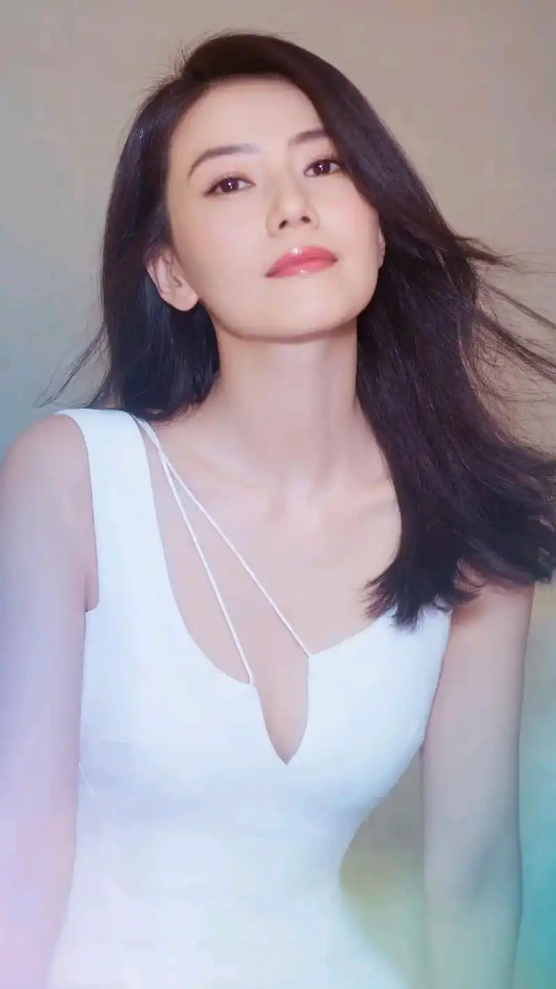 高圆圆壁纸,迷人的微笑,精致的五官