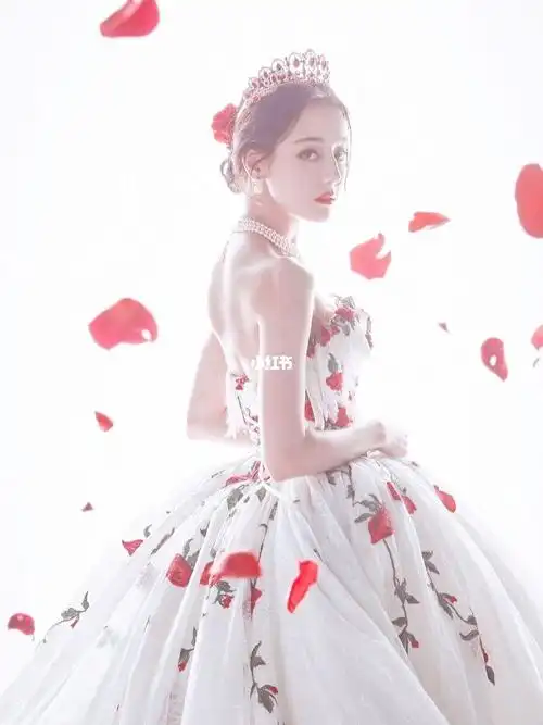 迪丽热巴绝美婚纱图_迪丽热巴_婚纱_礼服_迪丽热巴_娱乐_明星娱乐资讯