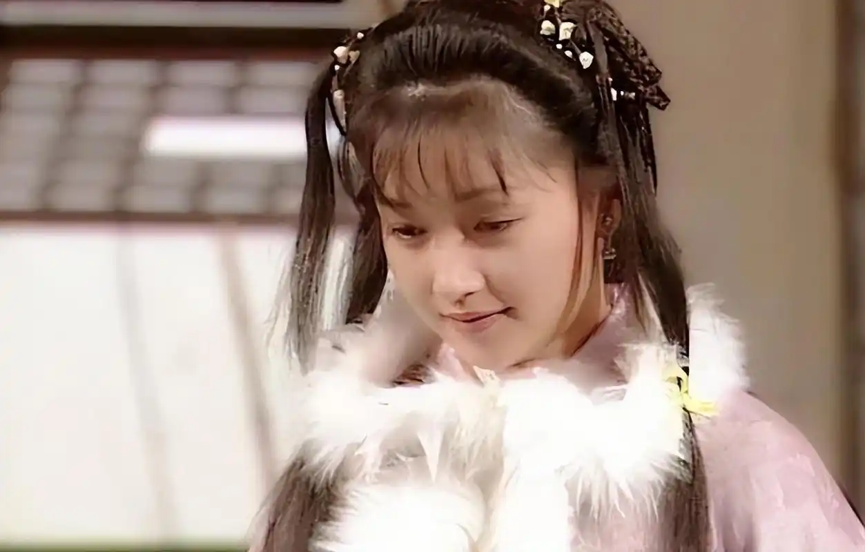 李绮红:从"最美郭襄"到精神斗士,她的坚韧与选择 李绮红,一个名字背后