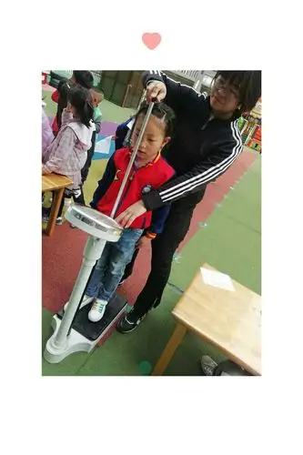 测量身高,体重以便于观察幼儿的生长发育情况
