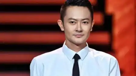 43岁印小天新恋情,女方肤白腿长身材好,两人出门聚会太腻歪