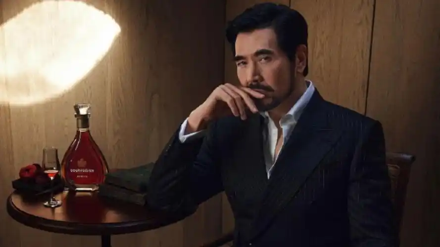 《封神》走向国际,费翔深夜候机,只为代剧组参加威尼斯电影节