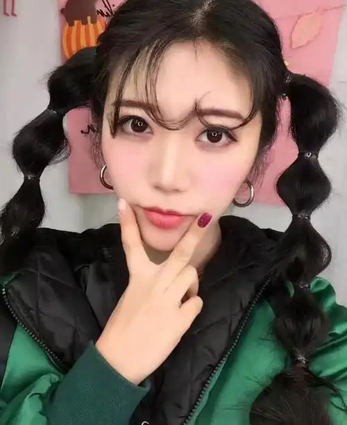 最近又火了一种新刘海,叫"桃心刘海",减龄洋气,袁姗姗都剪了_发型