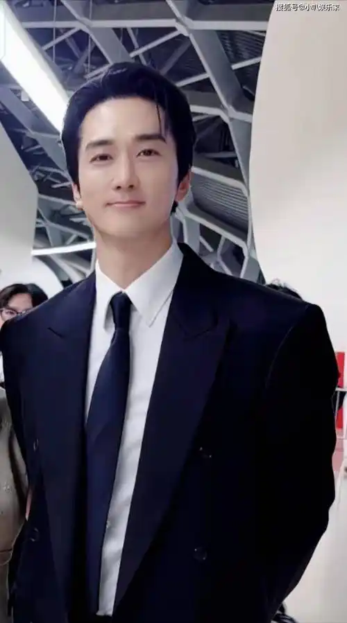 宋承宪杭州参加活动,48岁颜值依然在线,网友:不愧是刘亦菲前任