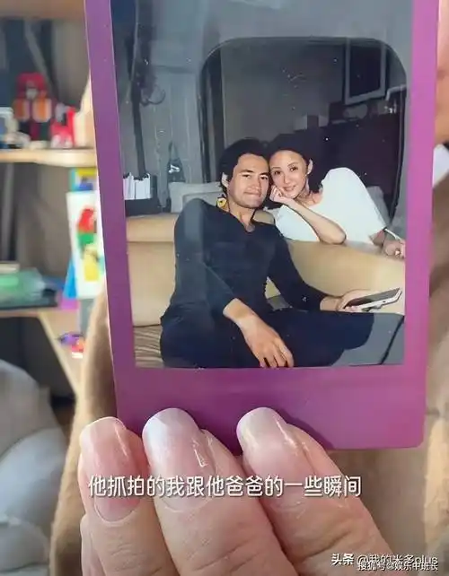 原创袁弘与老婆恩爱合影张歆艺素颜出镜瘦成锥子脸下巴变尖不敢认