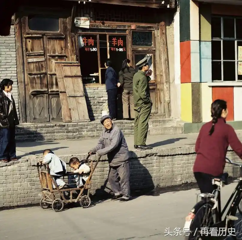 镜头下80年代老照片:图1十分尴尬,图3让人怀念,图8已经看不到