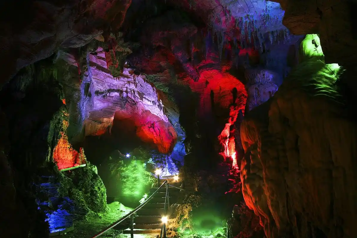 大自然与人类智慧的完美结合 浙江金华的双龙洞,是金华山双龙风景区的