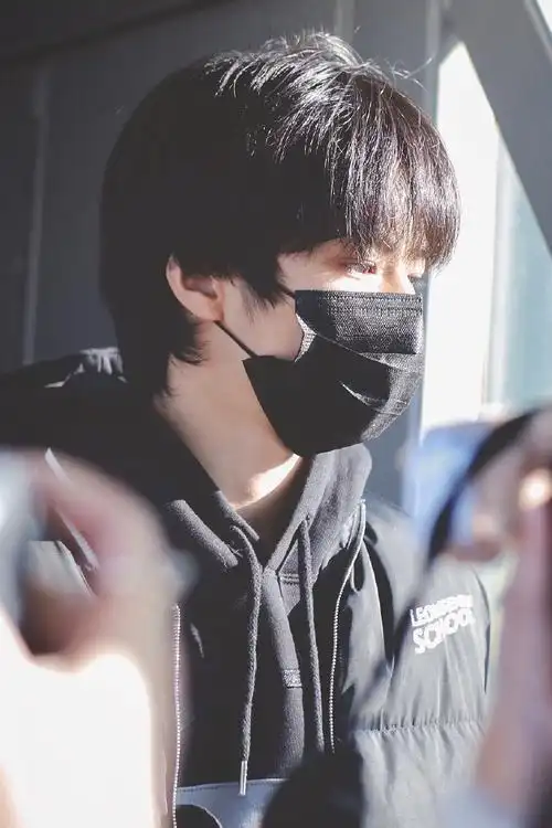 回味 19年很狼的一次机场    @时代少年团-刘耀文  #青年演员刘耀文