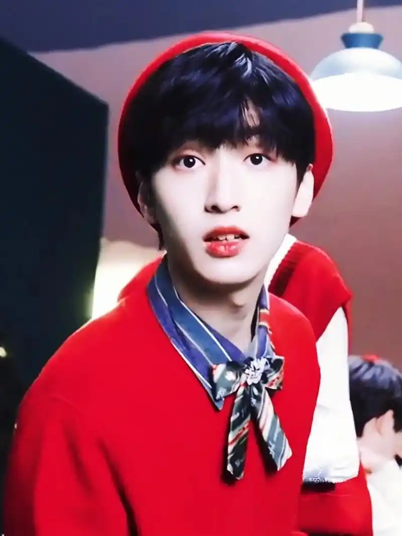 这么可爱又会撒娇的宝贝,当然要分享了!#严浩翔#治愈系笑容  - 抖音