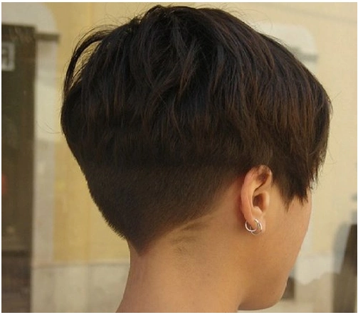 女生两边剃光中间留长的发型,为什么更有时尚范?