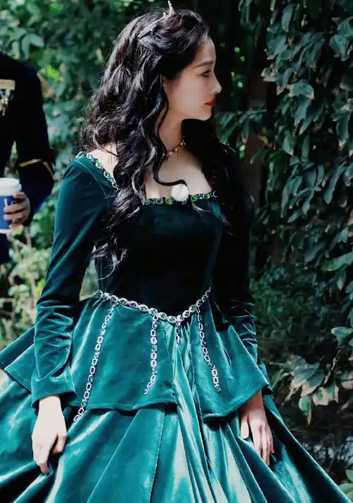 关晓彤奔跑吧绿色公主裙造型路透##关晓彤奔跑吧森林公主造型路透