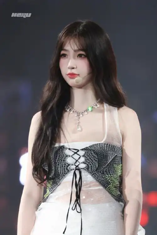 虞书欣the9合照库存