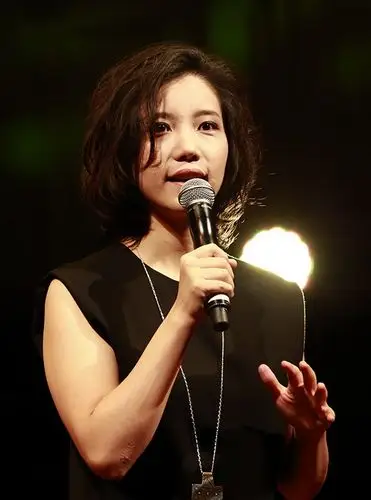 "快乐女声"李霄云在澳中文化周上演唱(摄影 贺吉)