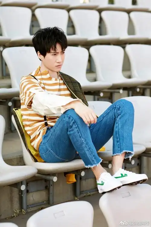 独家专访常远不急拍戏赚钱爷爷常宝华没逼我说相声