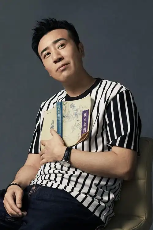 回顾演员于和伟演刘备39岁走红50岁大器晚成后终不负糟糠之妻