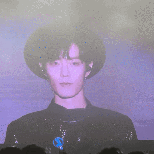 乍一看还挺治愈的,但看多了发现他的笑容仿佛是模板化的.