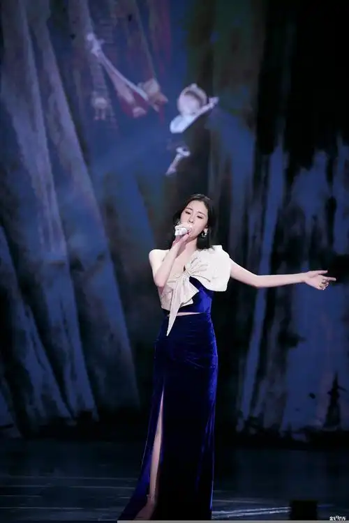 张碧晨压轴演唱《光的方向》