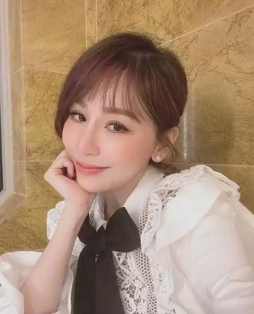 王心凌出道17年37岁晒美照一脸自信仍旧年轻如少女