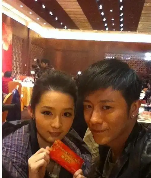 林雨申亲妈是导演干妈是导演20年都捧不红却在改名后火了