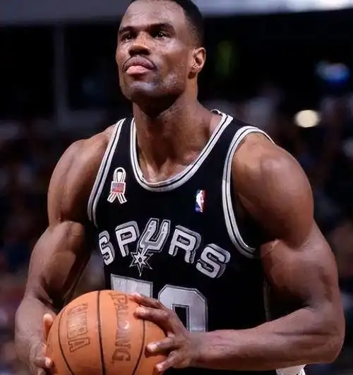 如果说在篮球这项运动中最重要的一块肌肉是哪里,想必有人会说是腹肌