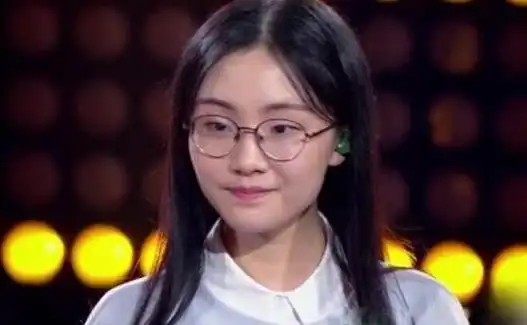 郭沁个人资料照片 郭沁腿是怎么回事?