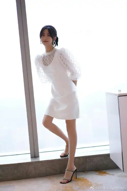 邢菲_以@stuart_weitzman(思缇韦曼)#aleena 100 pearl#高跟鞋拍摄