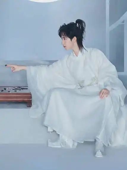 时代少年团新歌醉#贺峻霖《醉》单人cut"敢为相思提笔,如繁花待四季"