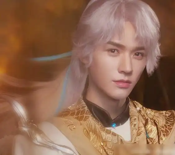 03颜值适合古装扮相龚俊白发造型曝光后,依旧收获了很多的粉丝,一开始