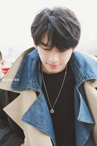 还有朋友好奇jyp姚琛正脸吗