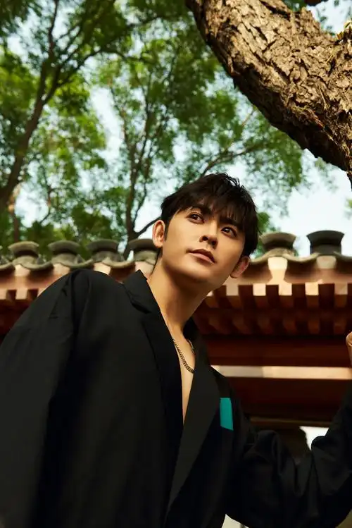 p>李欣泽,1990年7月6日出生于山西省临汾市,中国内地男演员,歌手