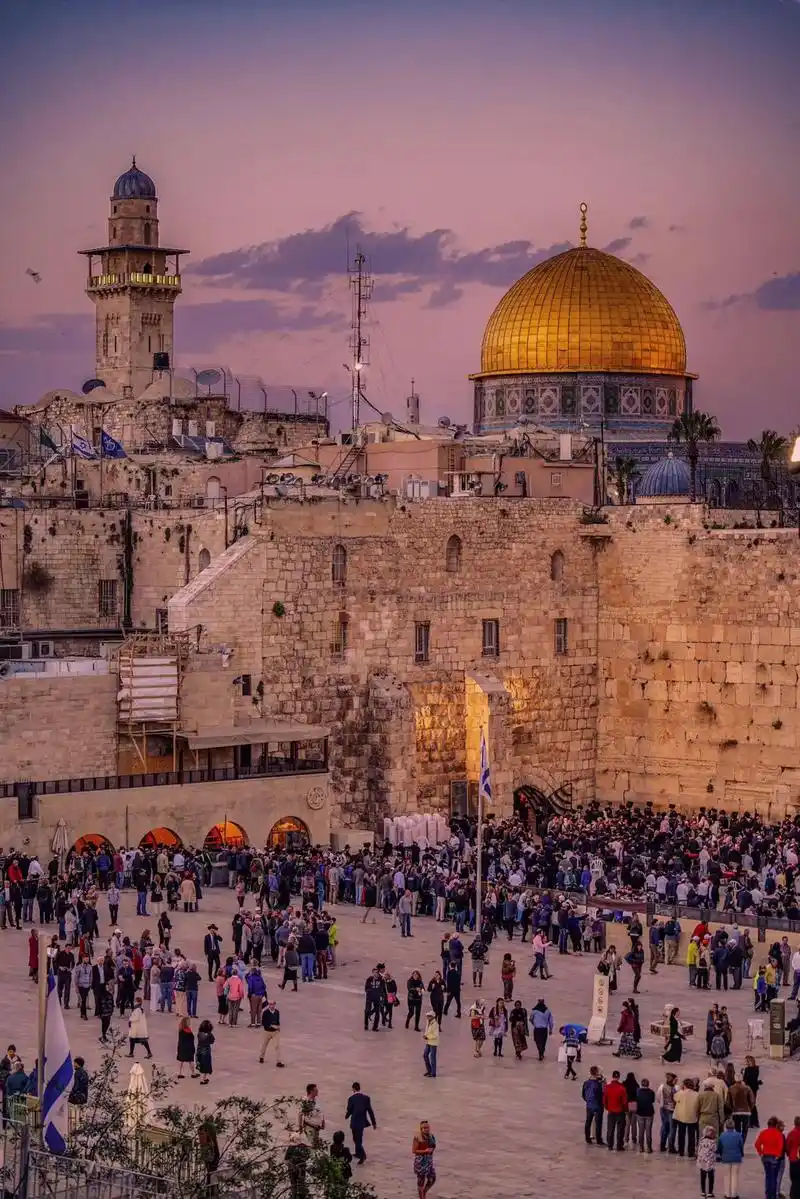 以色列耶路撒冷,这是一座散发着金光的城市,作为三大宗教的圣城 - 抖