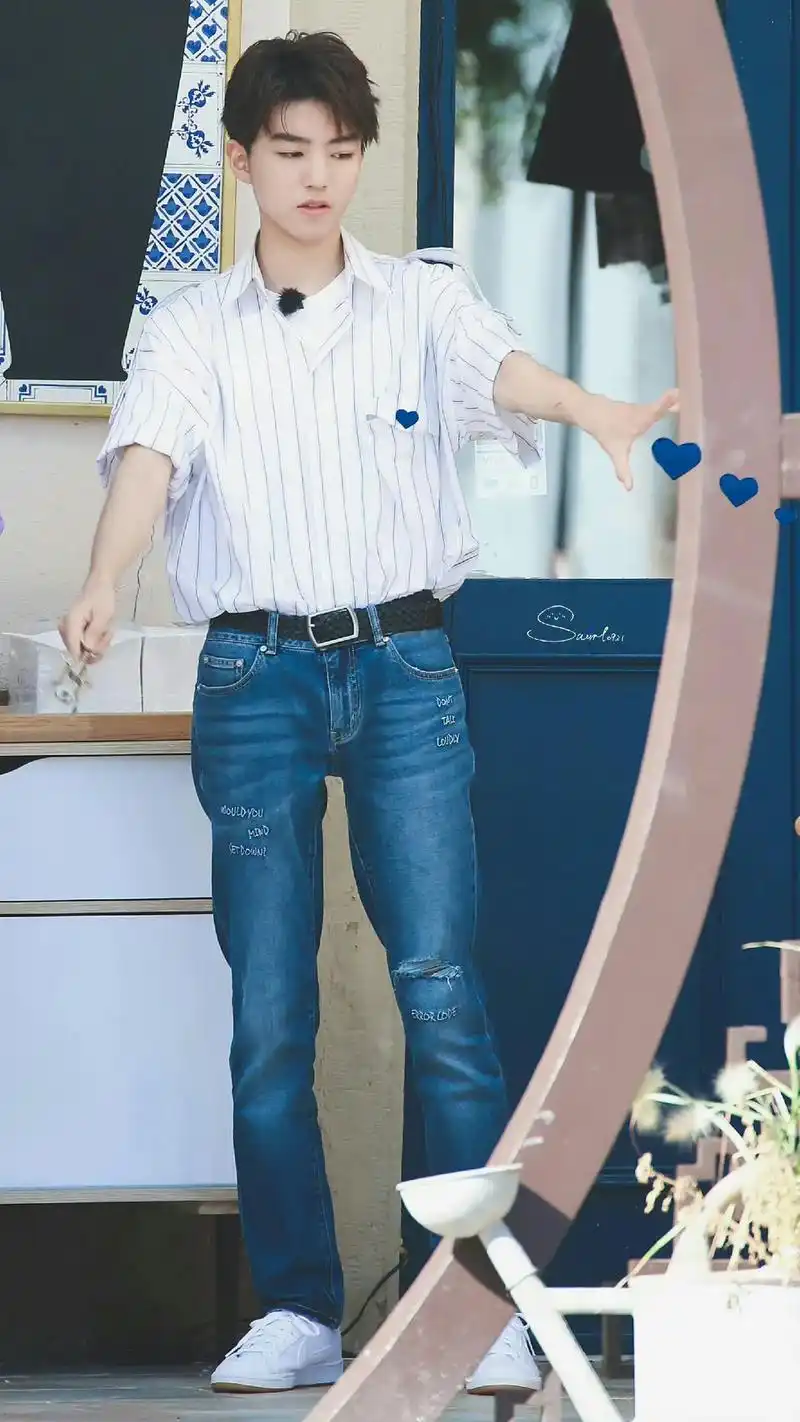 王俊凯《中餐厅》78回看那年今日中餐厅,想念一些夏天环游世界的