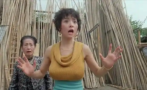 叶子楣参演过多部经典影视作品,较为出名的有《救命宣言》《跛豪》