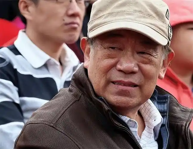 老戏骨高明事业婚姻都很坎坷退休后北京买三套房和儿女同住