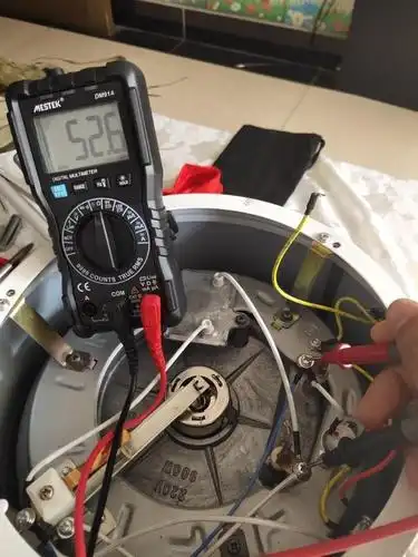 触点是不是能够紧密相连,故障常见电饭煲指示灯亮不加热,检查机械翘板