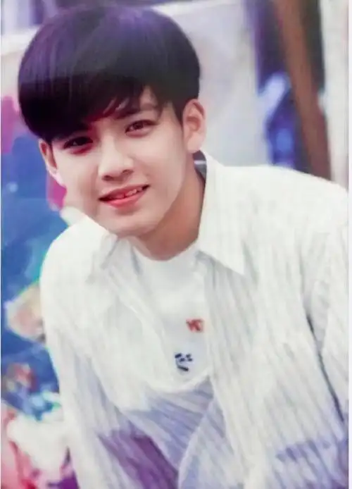 钟汉良年轻,钟汉良年轻时的修复照是参加选秀会爆的水平吧