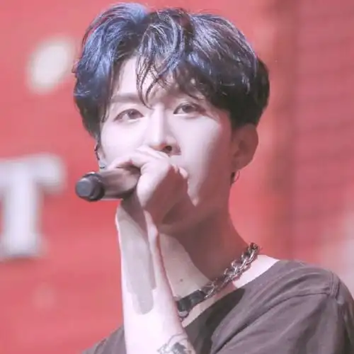 范丞丞头像拿图点赞