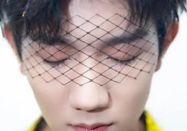 当男星遇上面纱,王俊凯唯美,易烊千玺呆萌,王一博却让人沦陷!