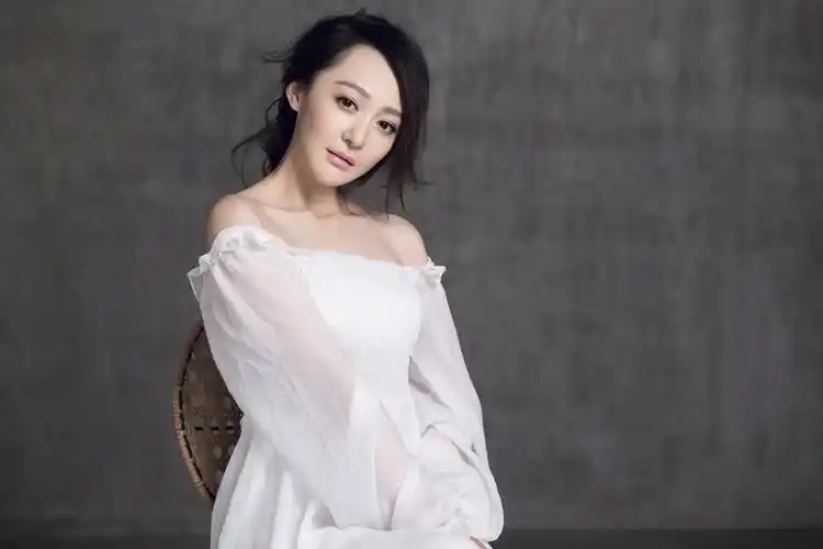 p>王紫潼,1989年5月10日出生于湖北省荆州市,毕业于 a target="