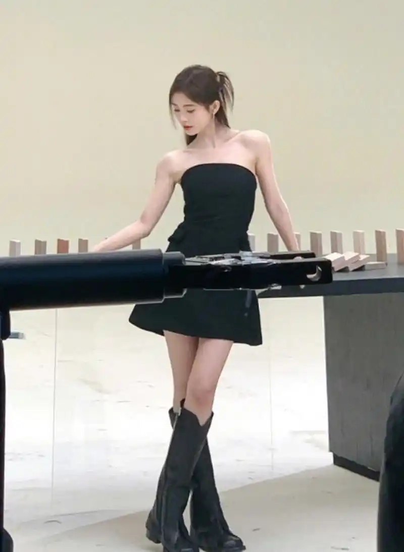 鞠婧祎近况,p6的大长腿真美[求关注]