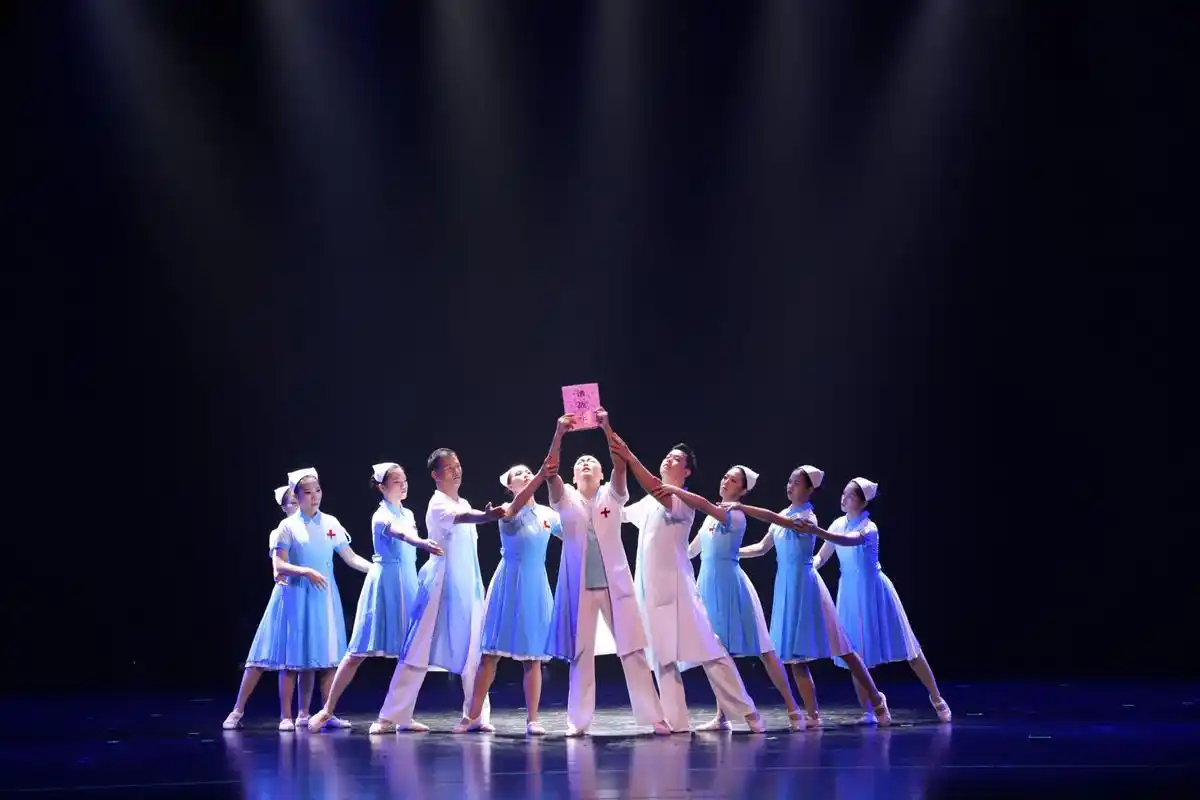 东莞小型舞台艺术作品在省艺术节展文艺莞军风采