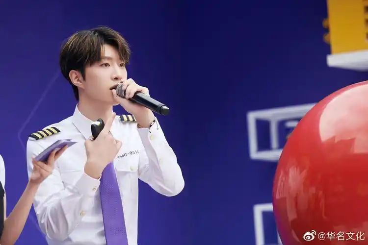 范丞丞x天猫国际全球代言人☆ 机长制服空降限时活动