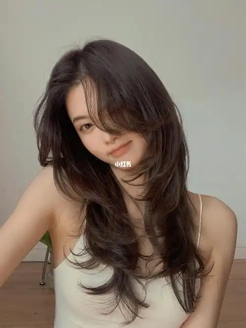 非常流行高层次中长发发型超级好看又时髦