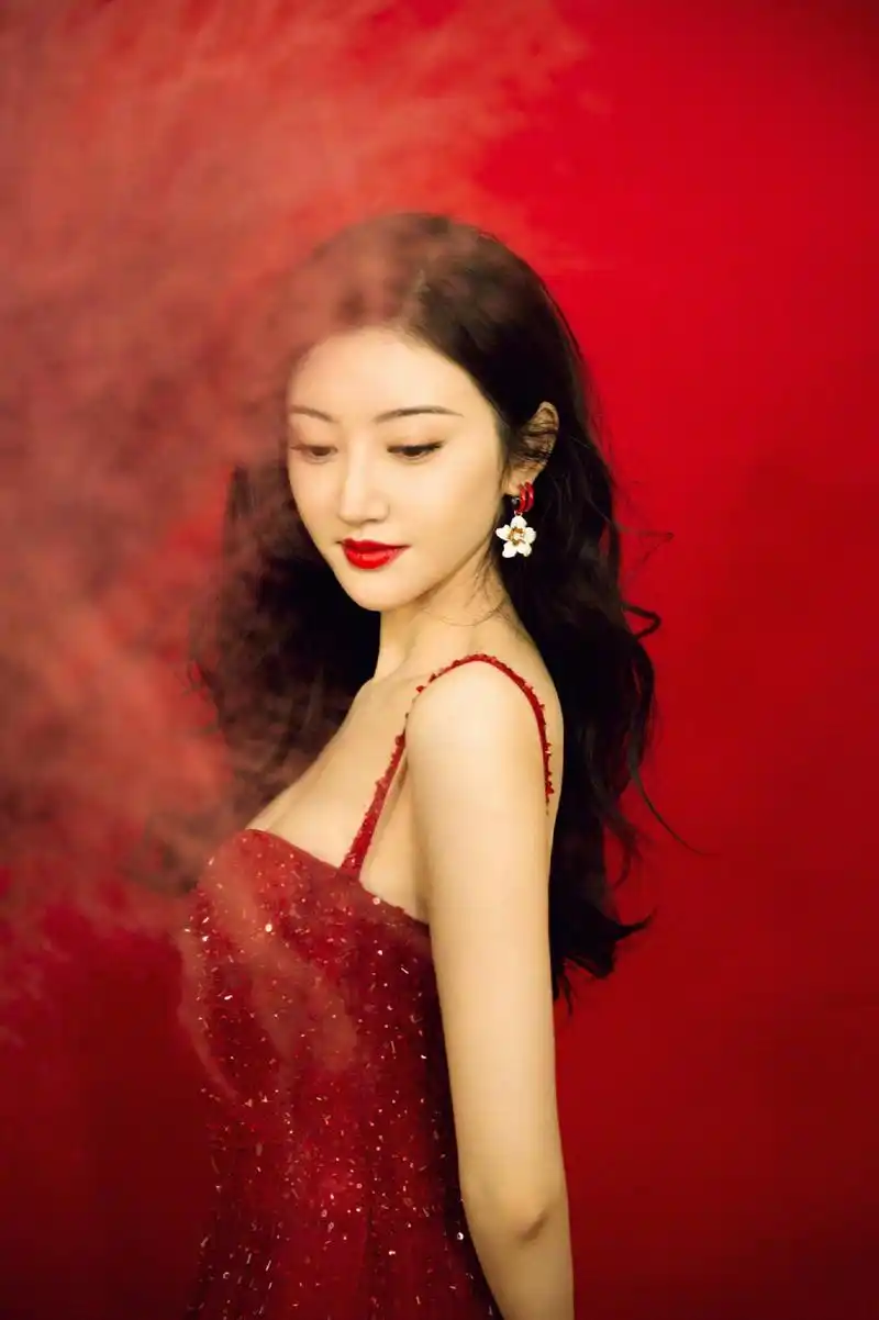 /p> p>2006年,景甜发行了个人首张音乐ep《 a target="_blank" href=