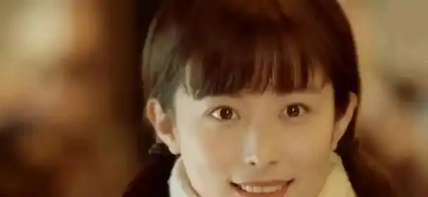 那一刻,一个脸上被黄泥覆盖得无法辨认的人露出了一个开怀大笑的表情