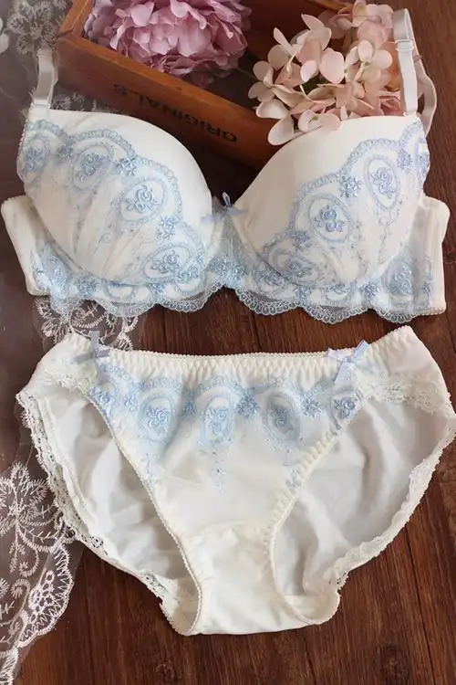 日系可爱刺绣薄杯漂亮少女内衣套装海绵透气文胸套装